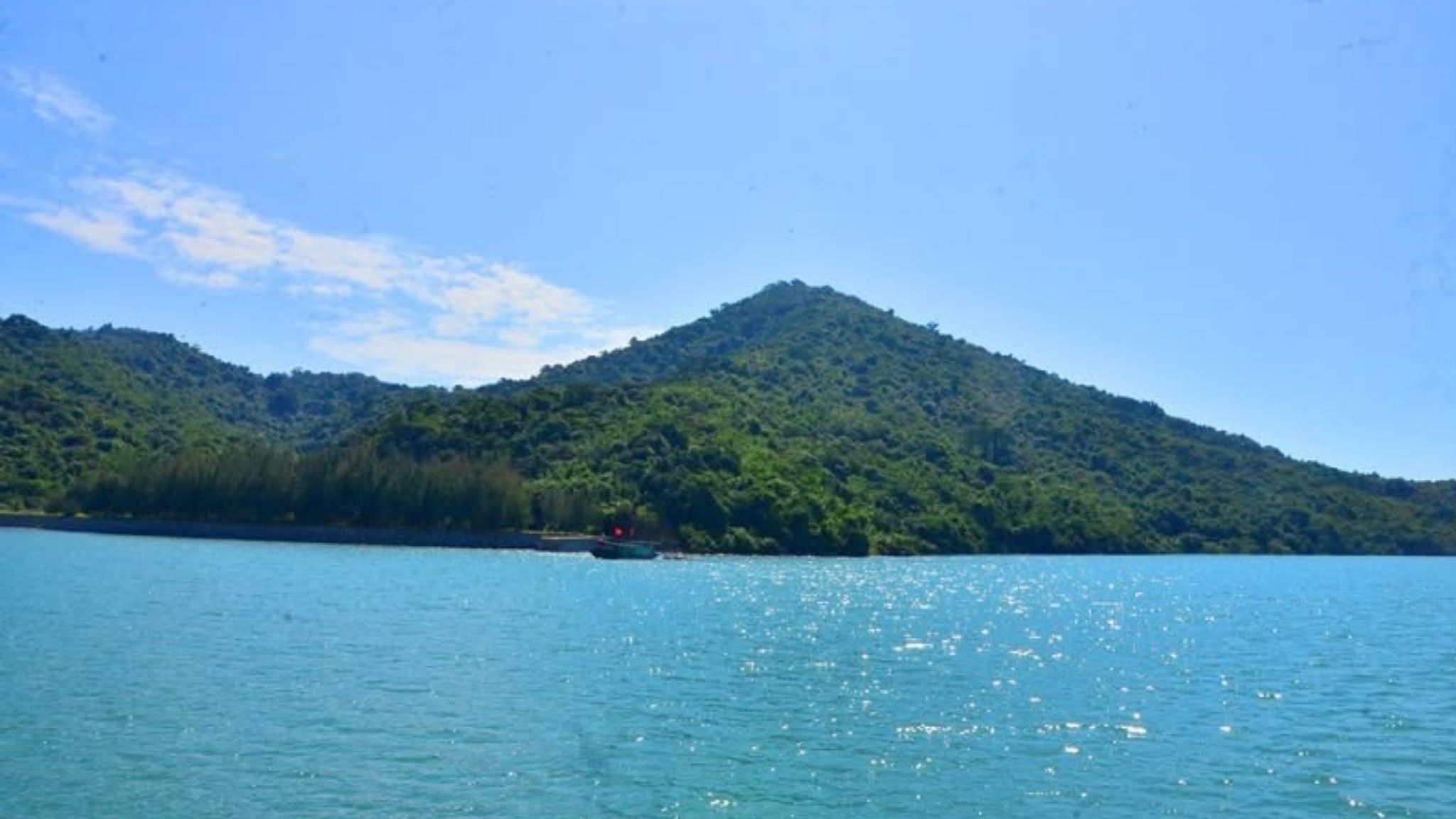 A one-day trip is enough to explore Ba Mun Island’s highlights