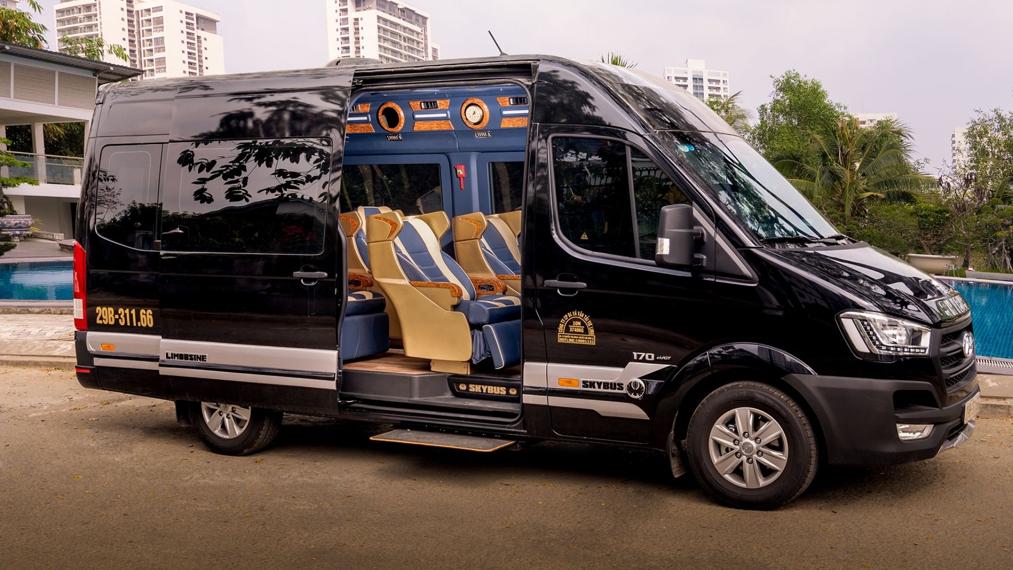 Limousine Transfer From Hanoi To Ao Tien Port