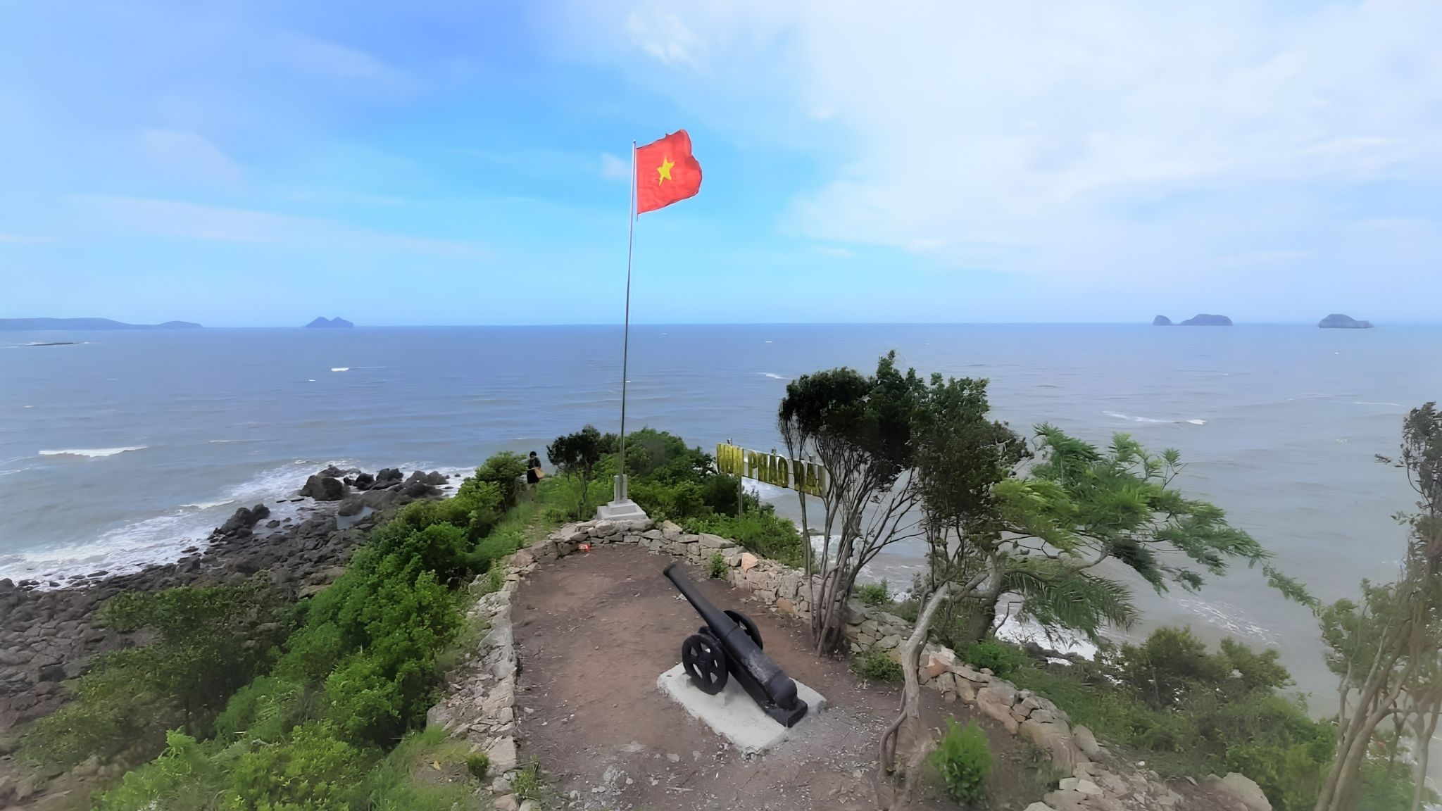 Explore Phao Dai Islet