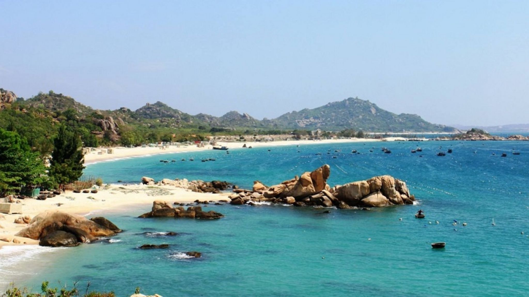 Ngoc Vung Island is an attractive destination in Van Don