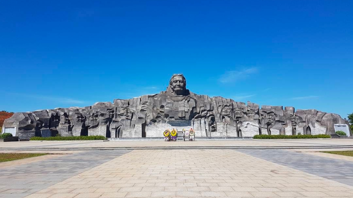 Nguyen Thi Thu Heroic Vietnamese Mother Statue