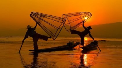 One-leg Rowing Intha Fishermen - Keeping Tradition Alive