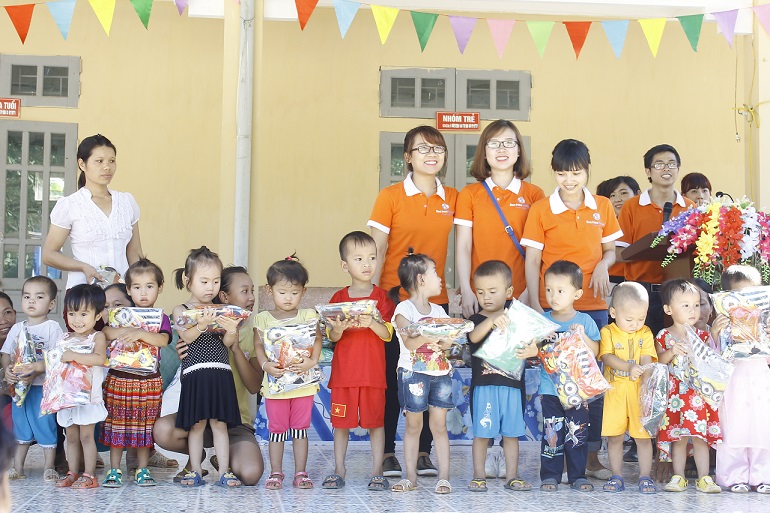 BestPricers gave mid- autumn gifts for poor children