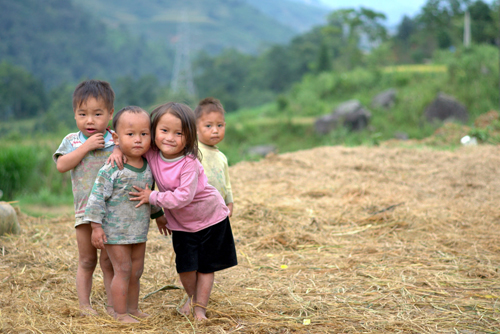 Poor children in Mai Hich commune