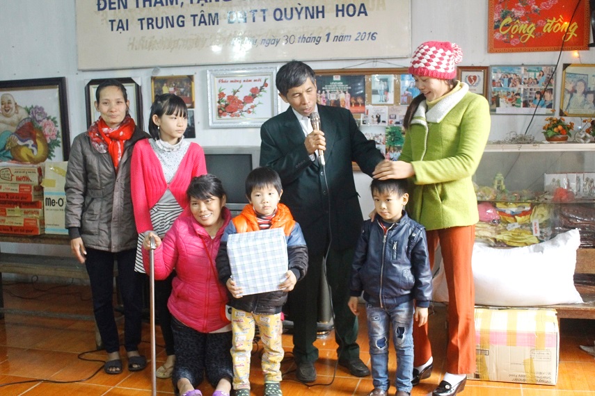 Members in Quynh Hoa center