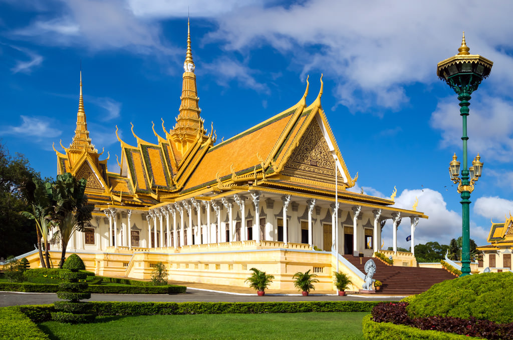 Visit Royal Palace in Phnom Penh