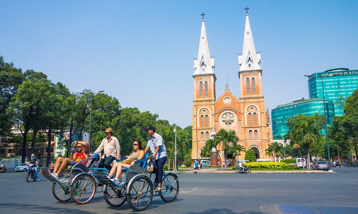 Go around Saigon to see it famous landmarks