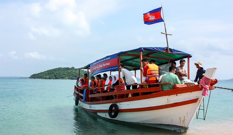Boat trip to visit nearby islands.