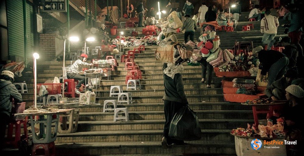 Am Phu Night Market is great place for food