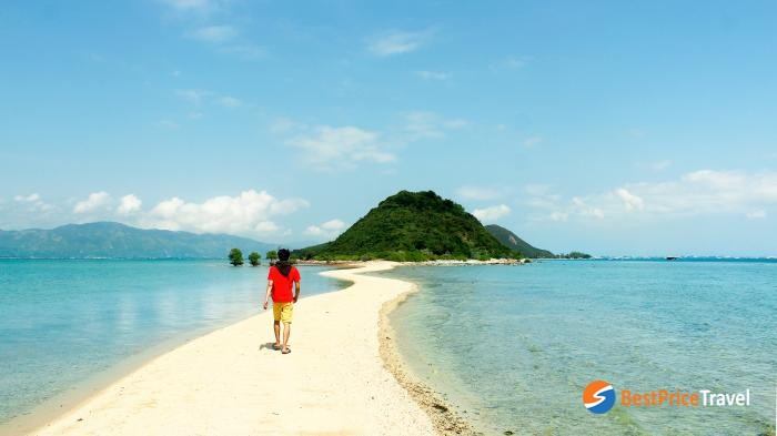 The famous Diep Son sand road through 3 islands