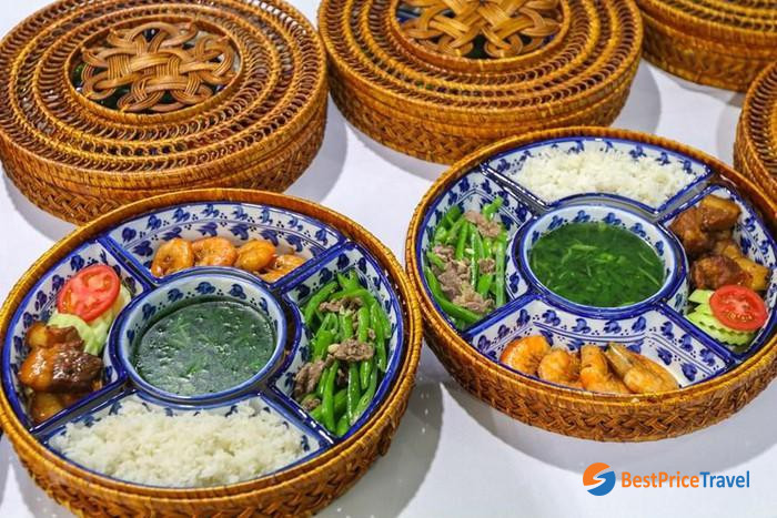 Simple lunch sets for reporters -Best Things of Vietnam Through Hanoi Summit