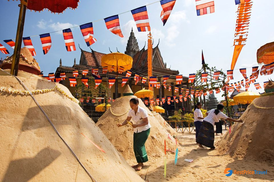 Sand stupas offered to shrines