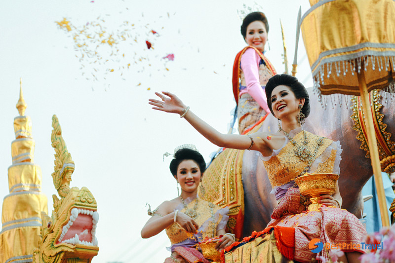 Thai women in Thai traditional costumes
