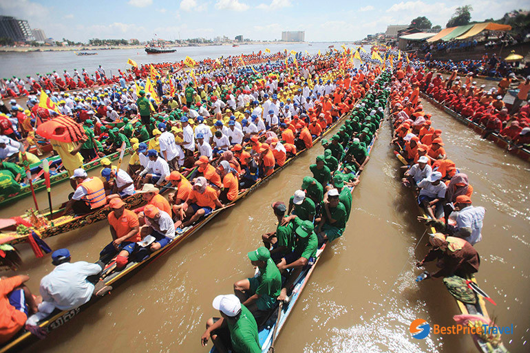 racing team in Cambodian rowing festival