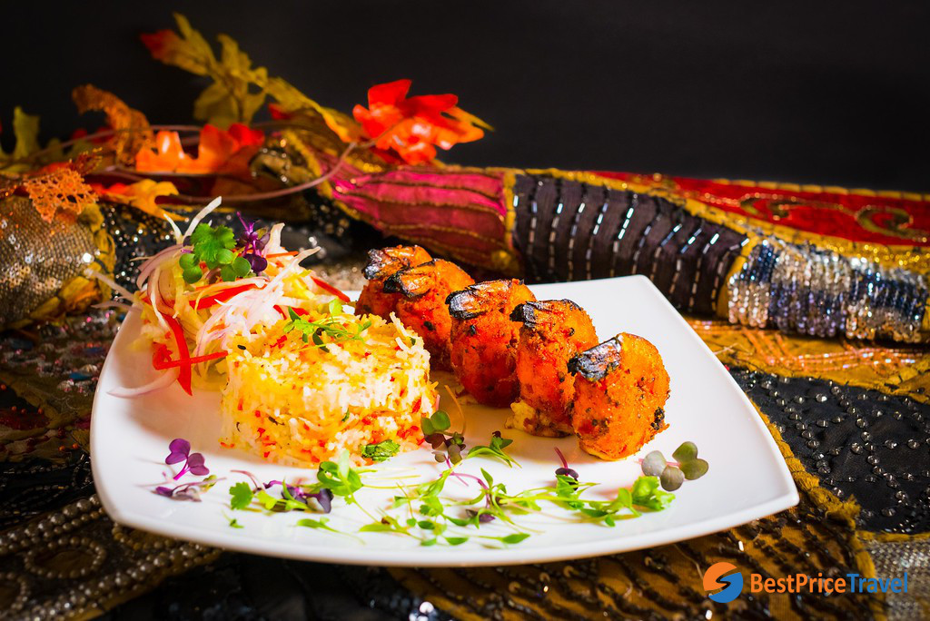 Pakeezah with vegetables and special sauce - Vietnam’s Best Indian Restaurants