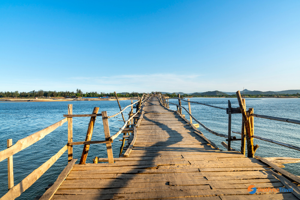 The bridge made of 100% from wood
