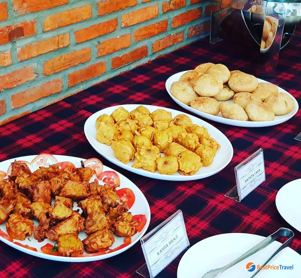 Buffet dishes at Delhi Durbar