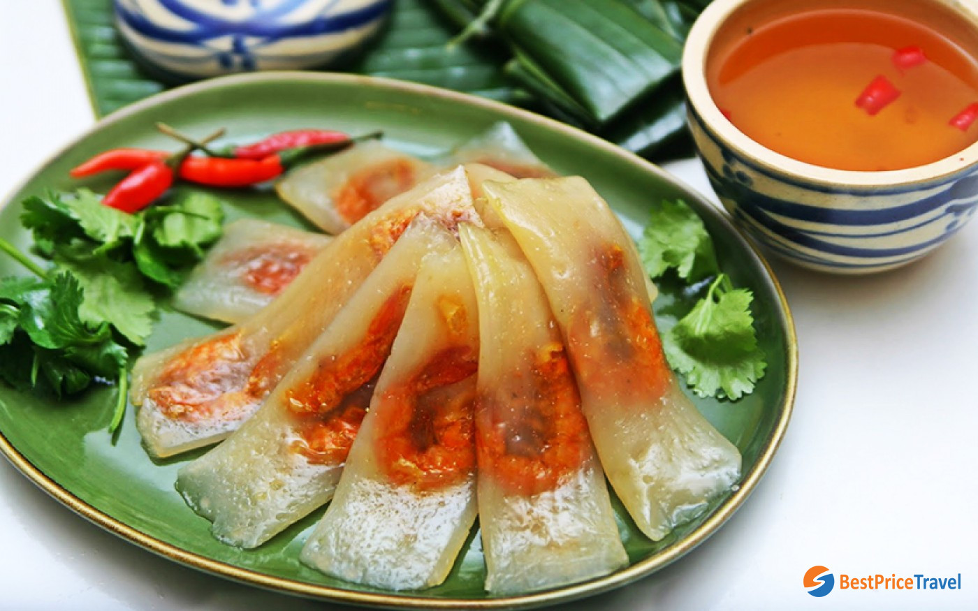 You can see what&rsquo;s inside Banh bot loc - Mekong Delta Food