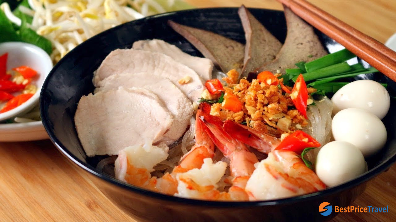 A bowl of Hu tieu Nam Vang - best dishes in Mekong Delta