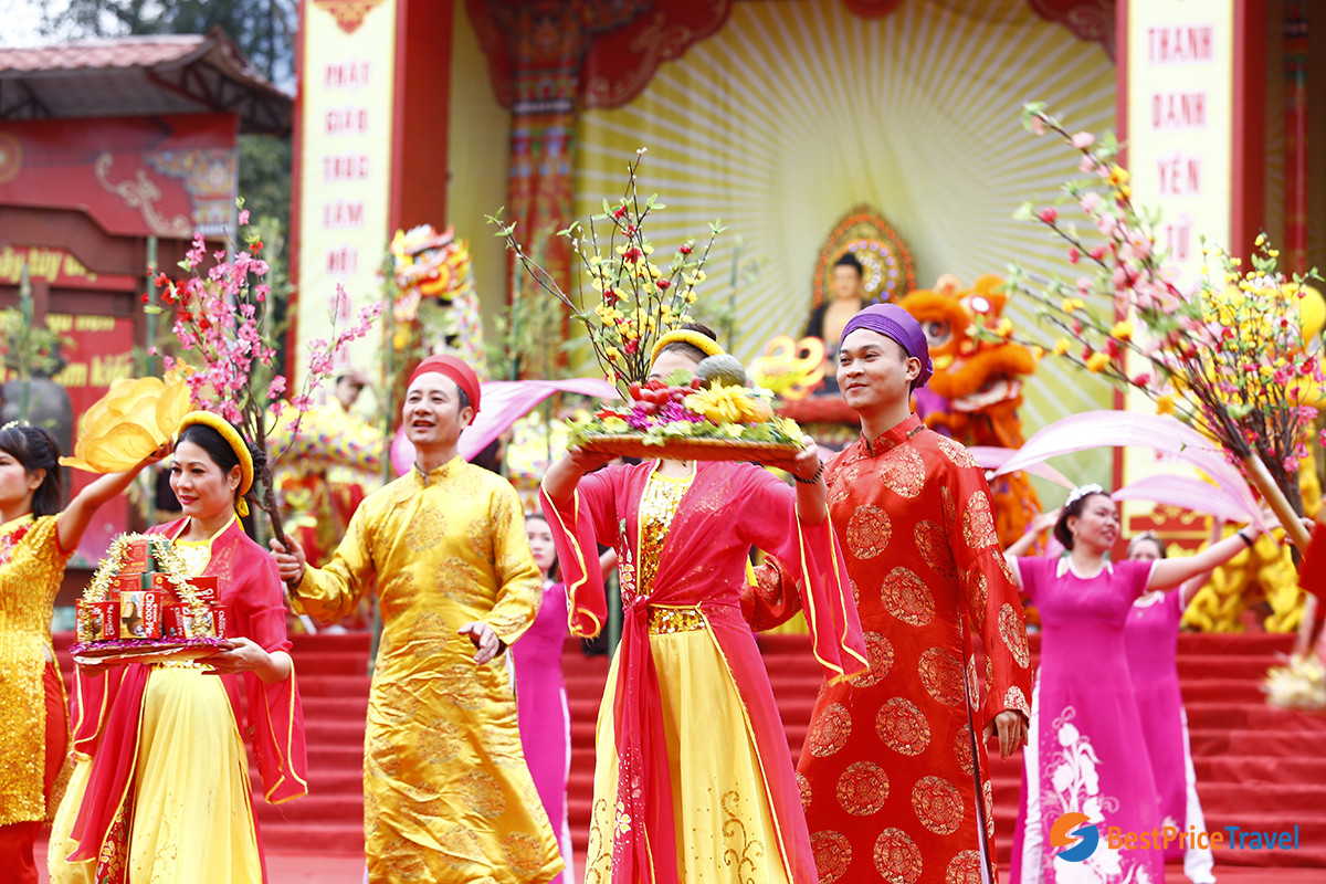 Performance at Yen Tu Festival