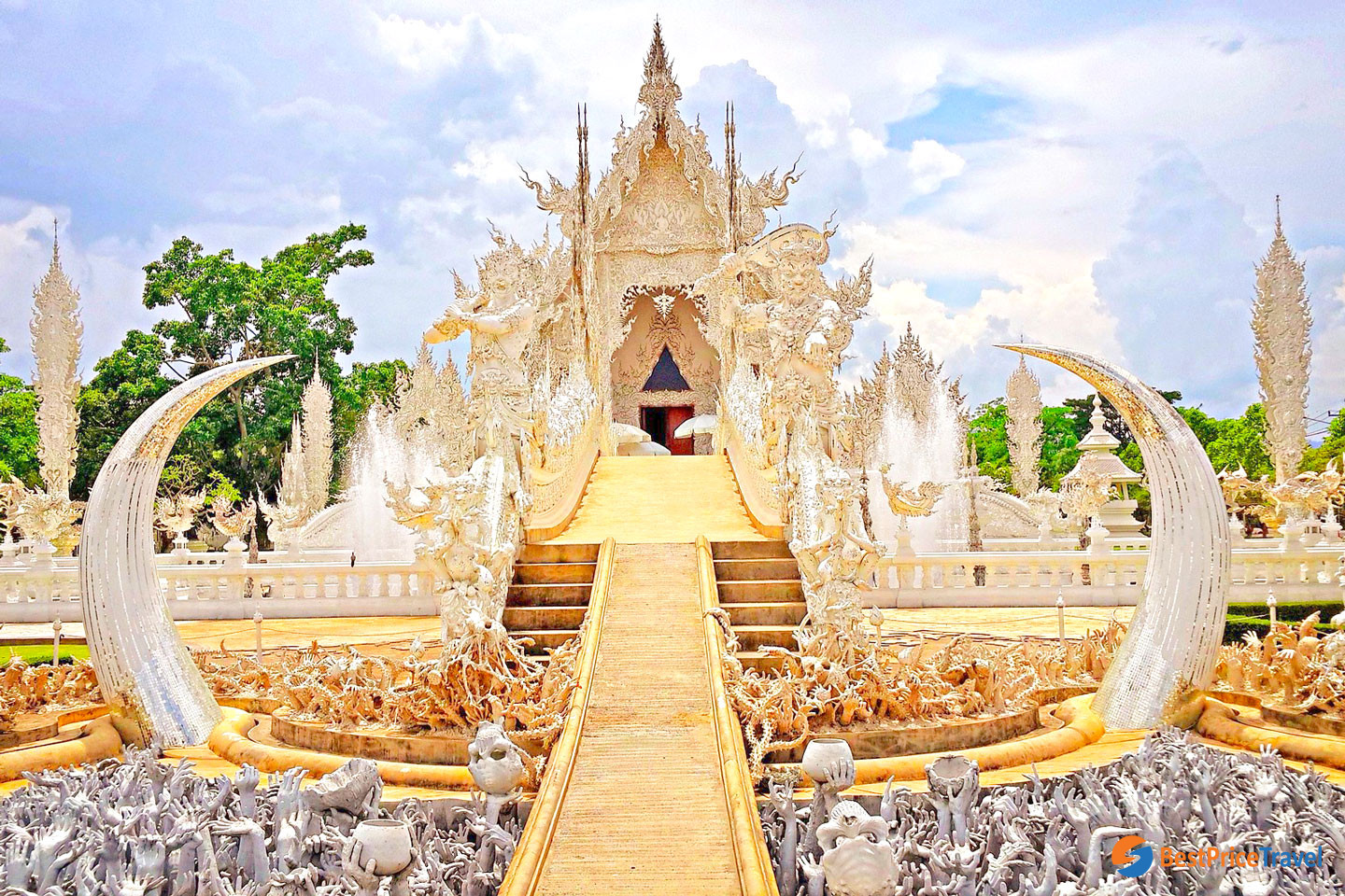 White Pagoda - one of best things to do in Chiang Mai