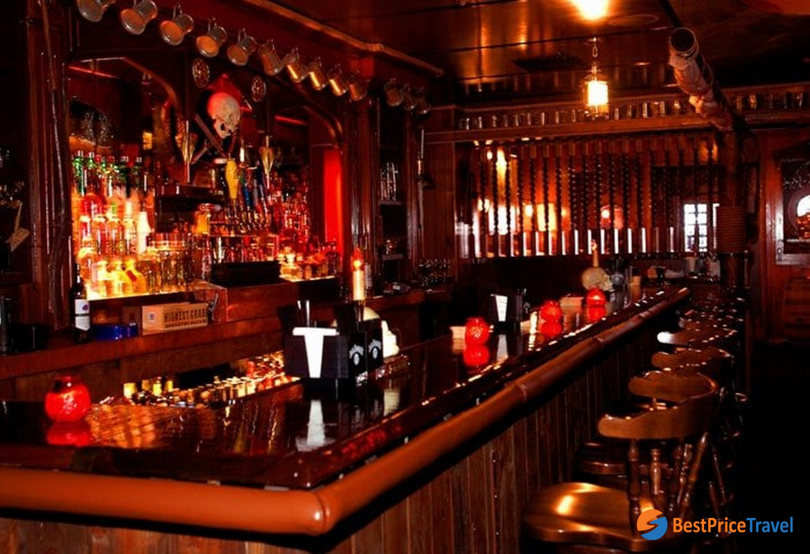 Vietnamese Pubs And Bars are the best nightlife activities in Sapa