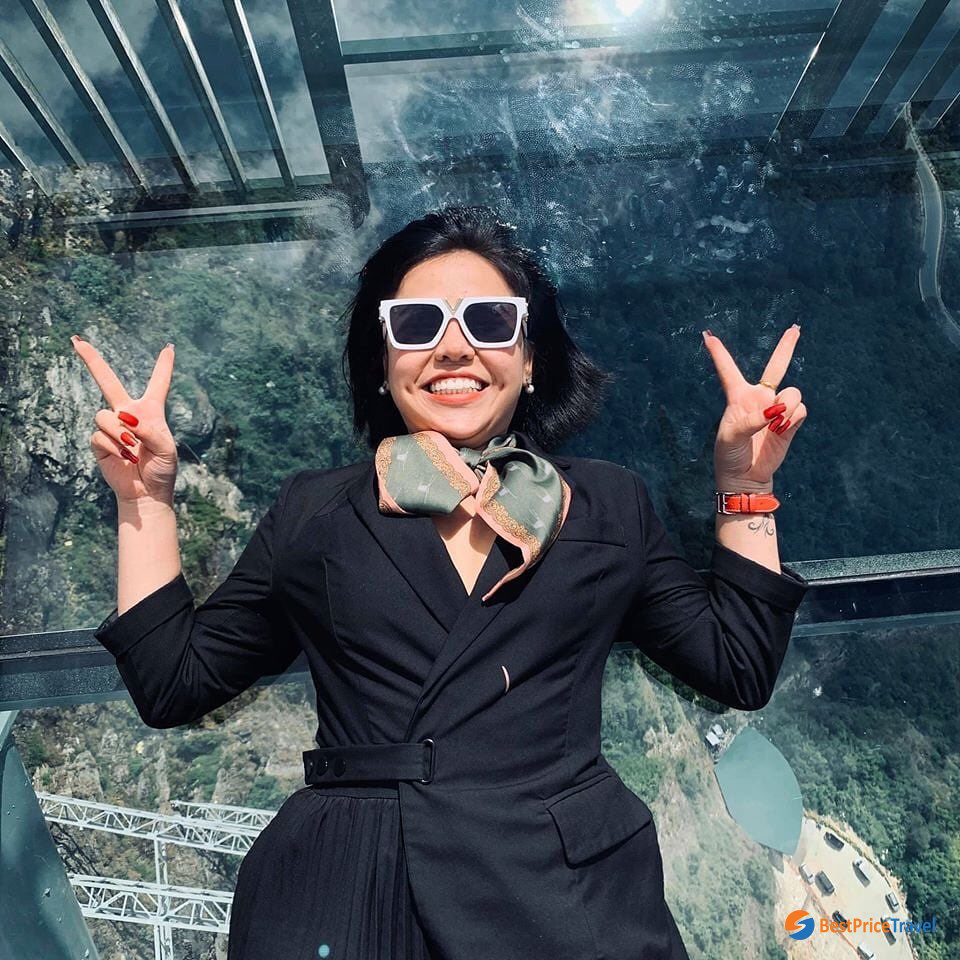 lying on sapa glass bridge