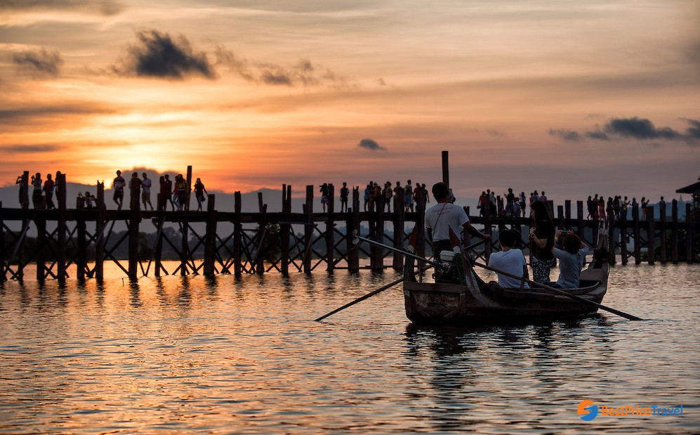 The most worthwhile moment is breathtaking sunset at U-Bein Bridge