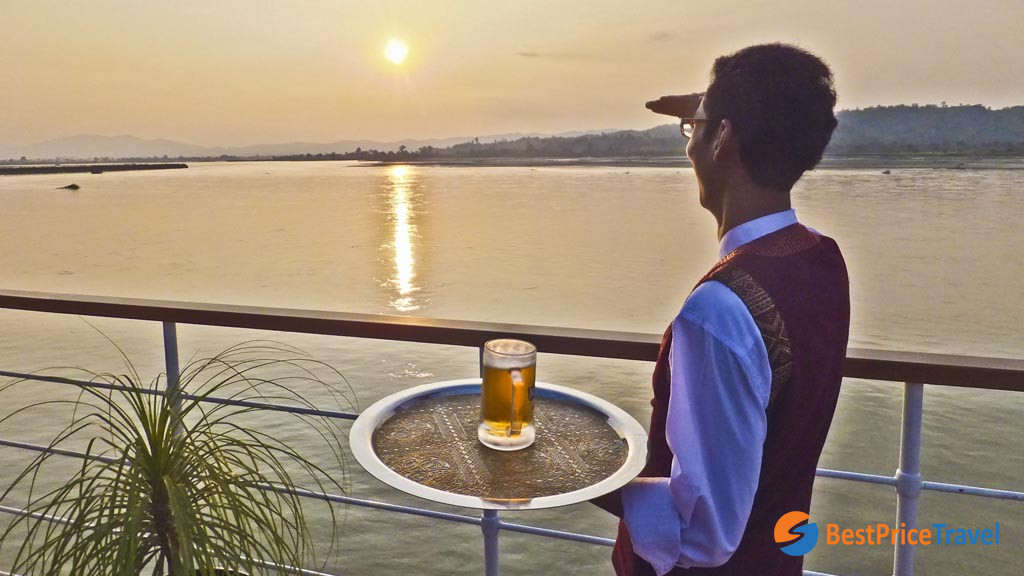 It is most common to give butler service man a tip