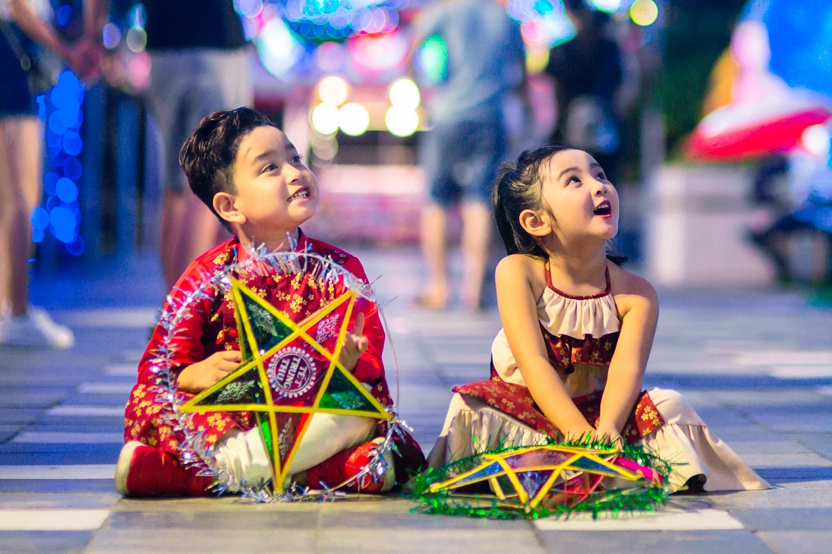 Children happy with their lanterns