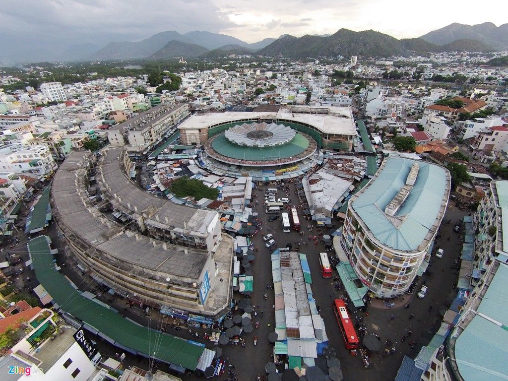 Dam market - top 10 most famous markets for shopping in Vietnam