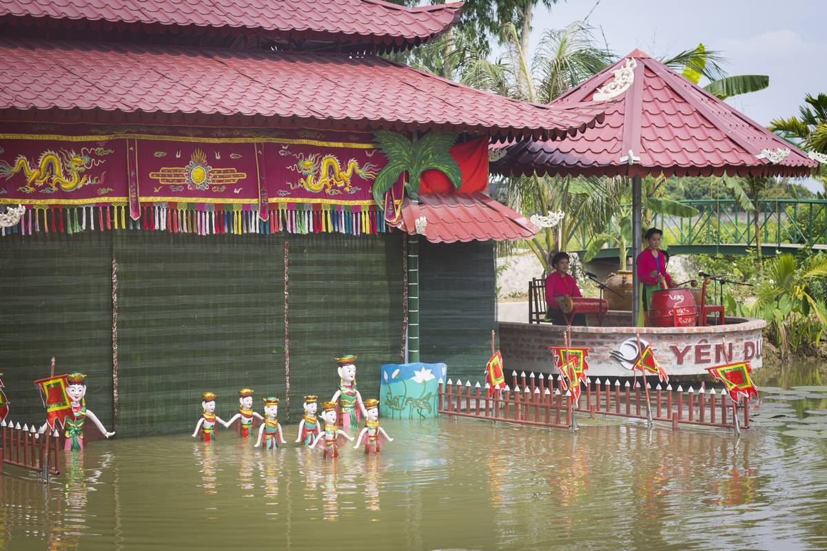 Yen Duc Halong Puppet show