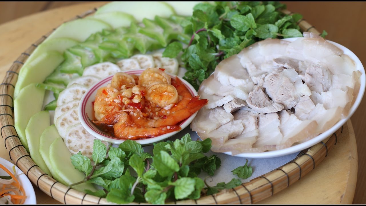 How to eat Tom Chua