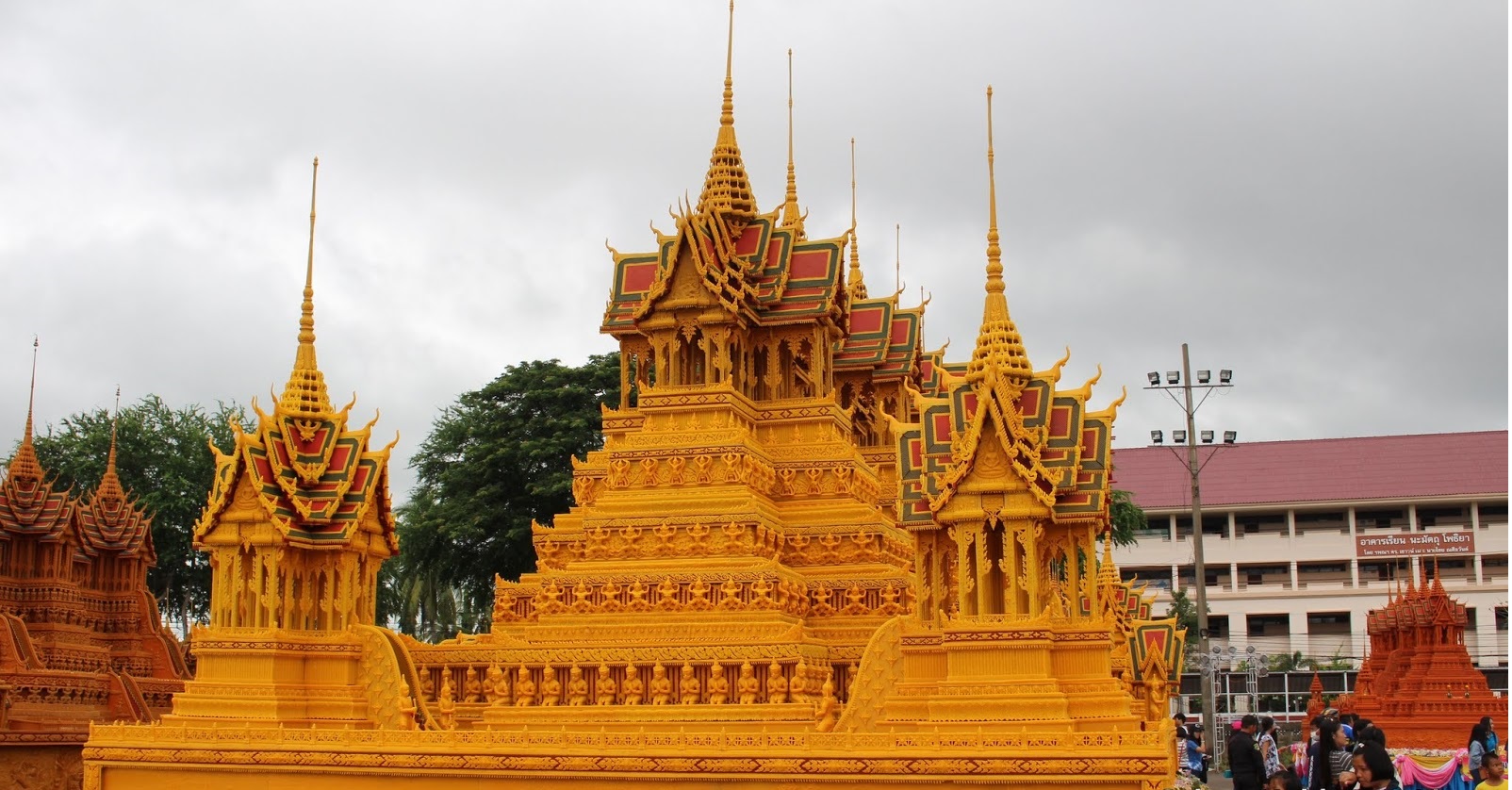 Sakon Nakhon Wax Castle Festival - What to Expect for Thailand&rsquo;s Weather in October