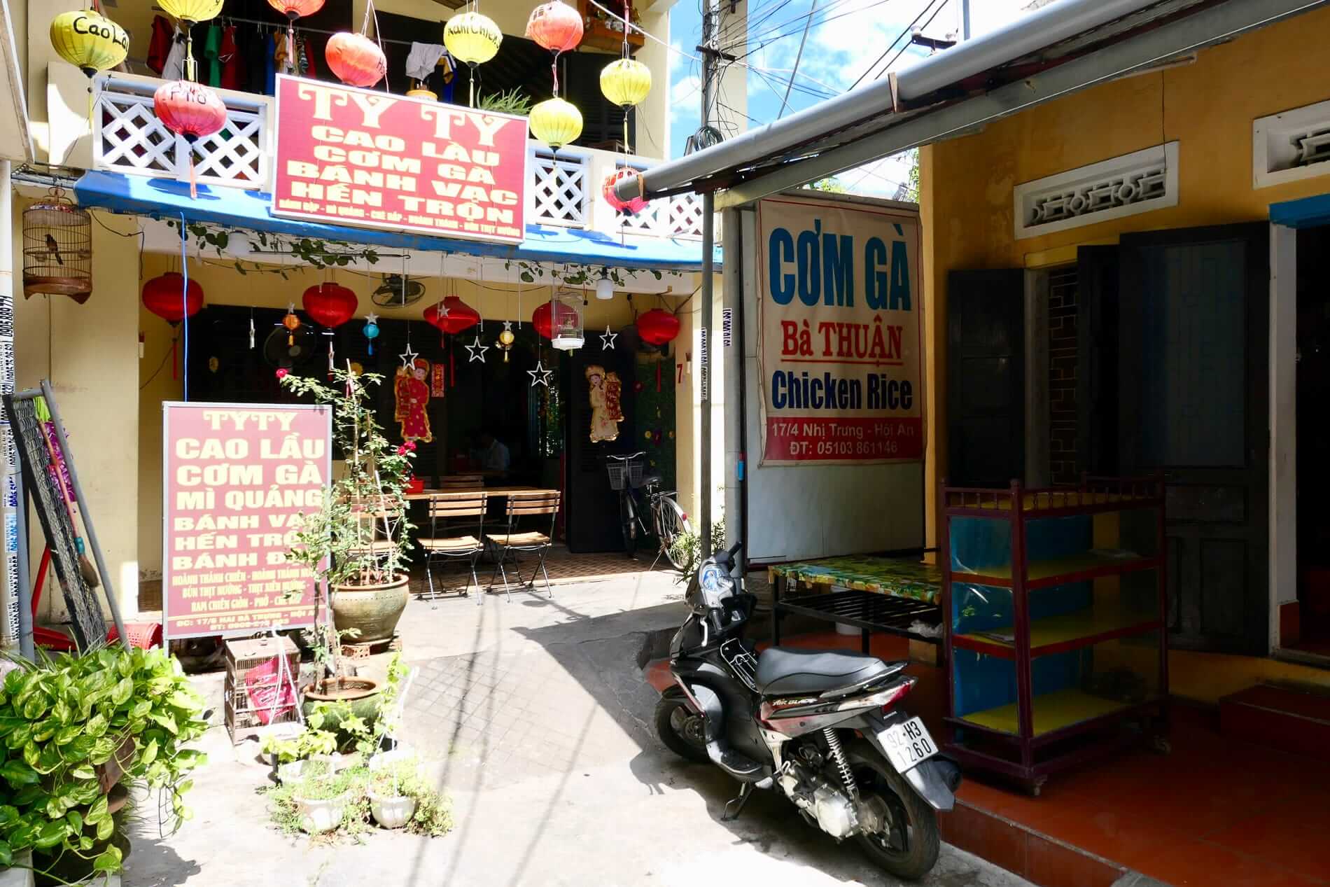 Ty Ty restaurant - Cao Lau in Hoi An 