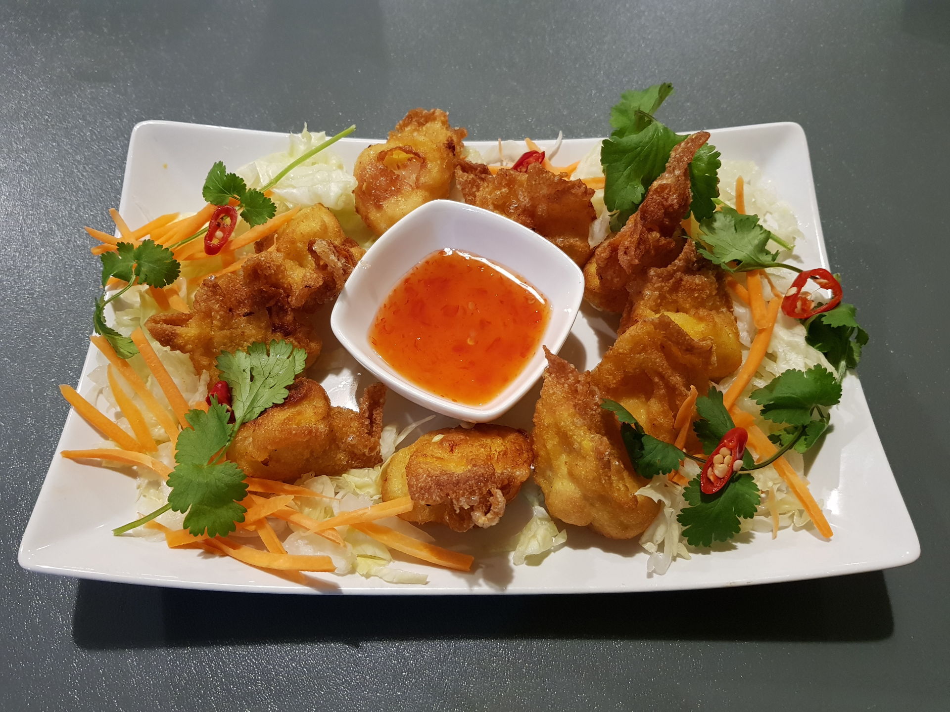 Hoanh Thanh chien is a famous dish