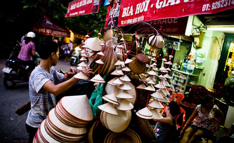 bargain while shopping in Vietnam