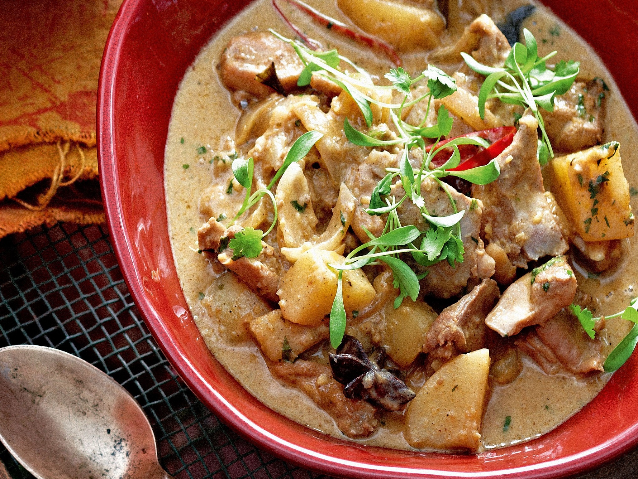 Gaeng Massaman Gai - Top 10 foods you must try in Thailand