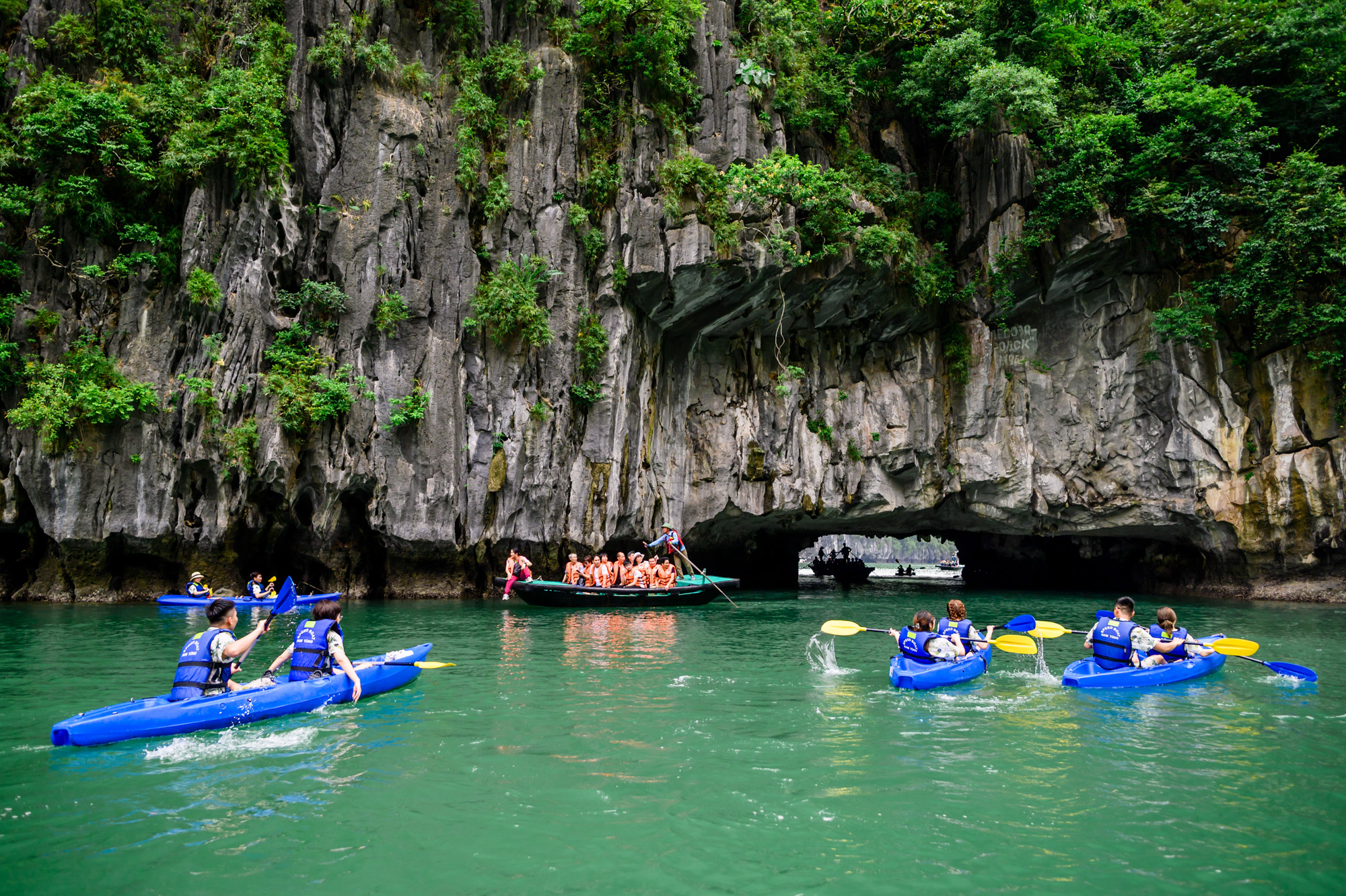 Kayaking in Lan Ha Bay