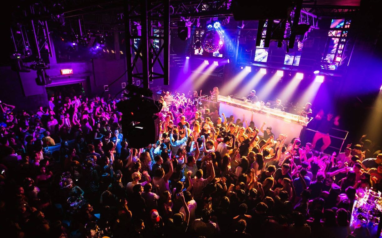 Seduction NightClub  Bar - How much should I tip in Thailand?