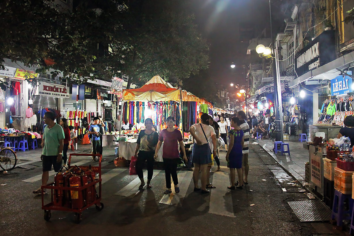 Do Shopping At The Night Market
