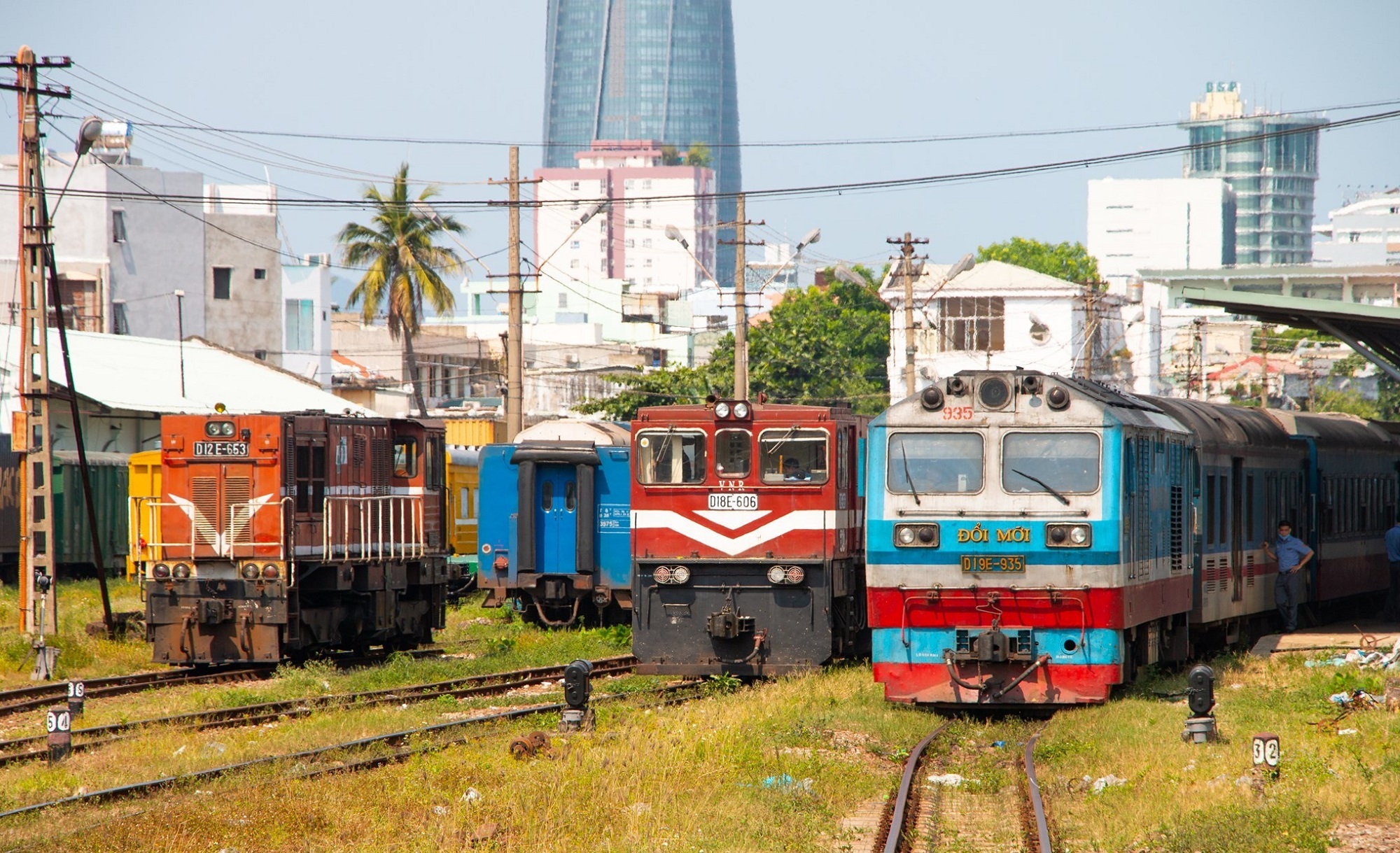 Cheap to travel to Vietnam by train