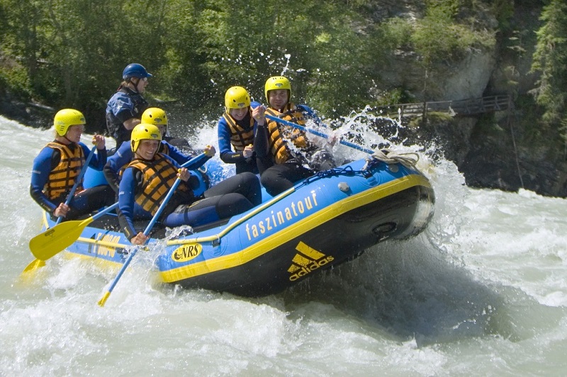 Rafting in Cai river