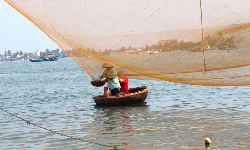 fishing in Hoian