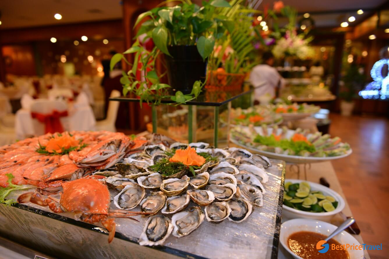 How much does it cost for a meal on Halong Bay Cruise