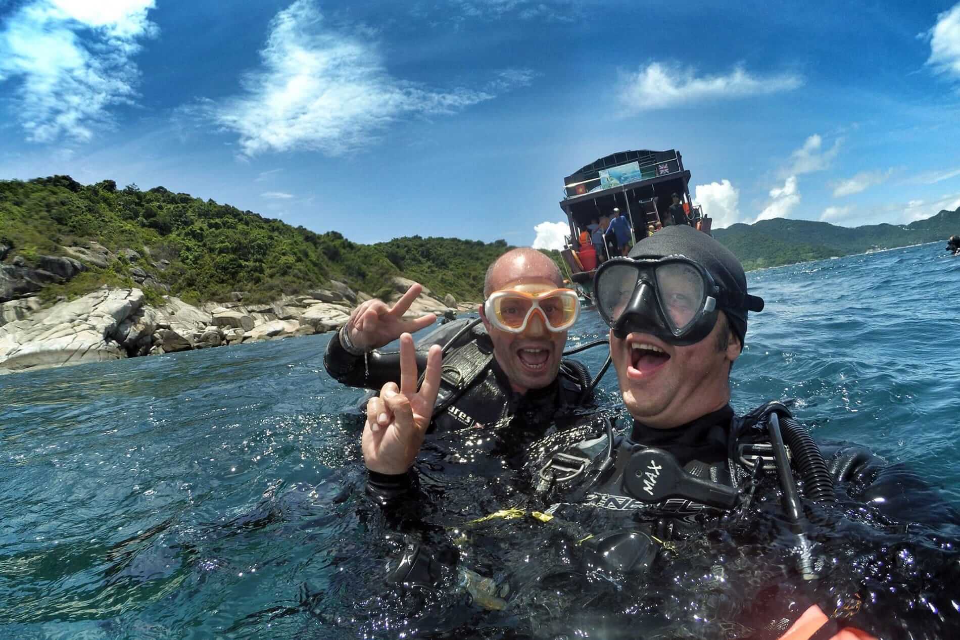 njoy diving and snorkelling at Cham Island&nbsp; 