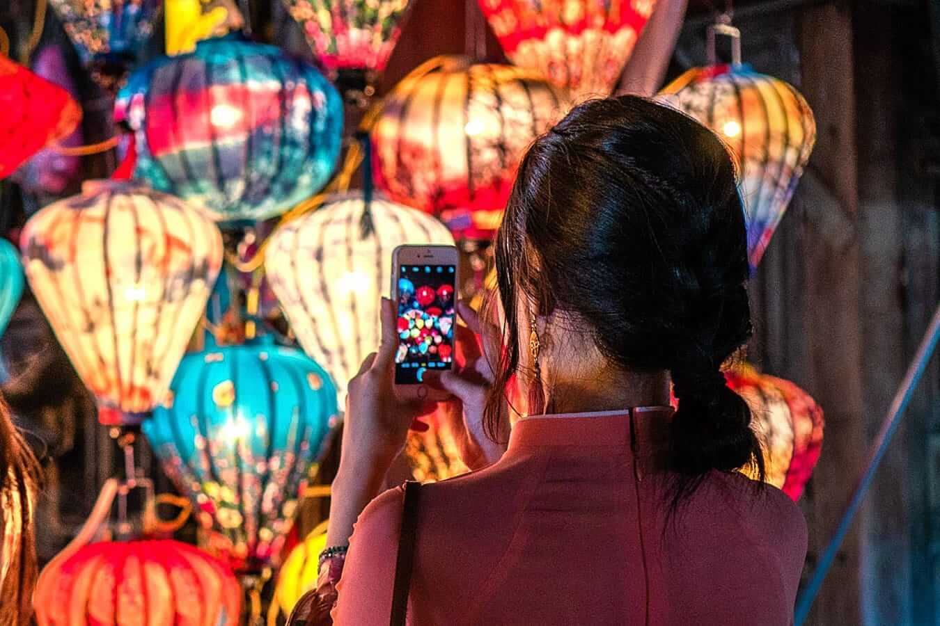 Take a picture with Hoi An Lanterns at night