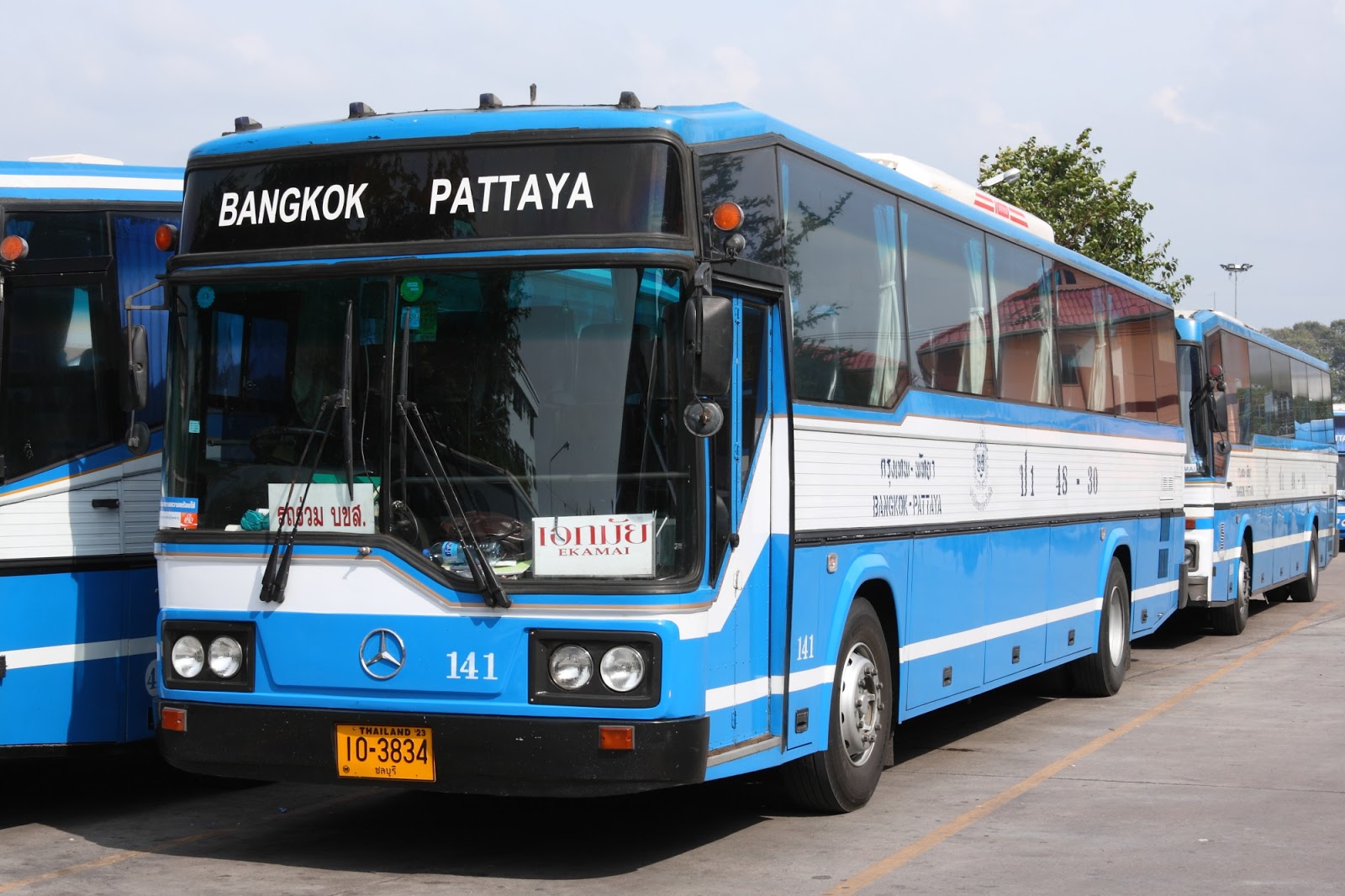 Is it Better to Get from Bangkok to Pattaya by Bus or Taxi?