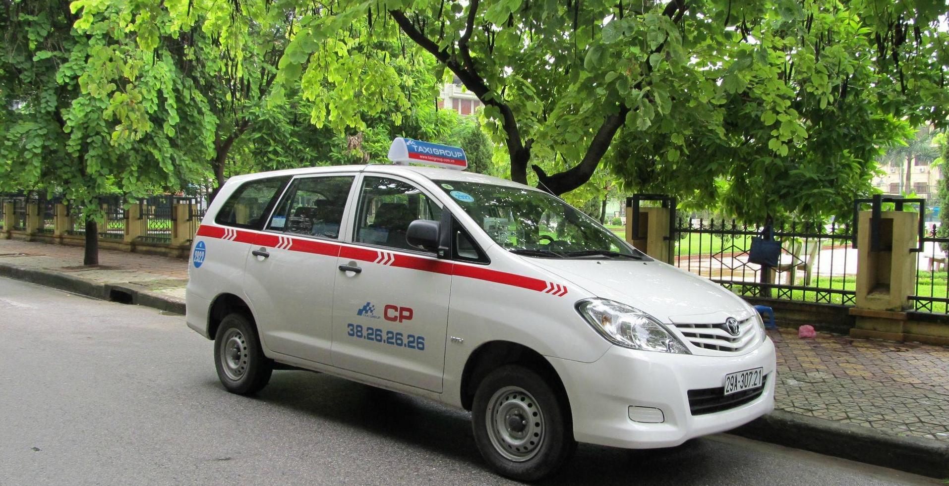 Take a taxi for private transfer from Hanoi to Halong