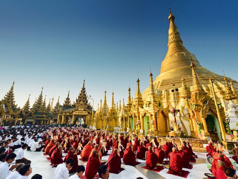 Shwedagon temple festival